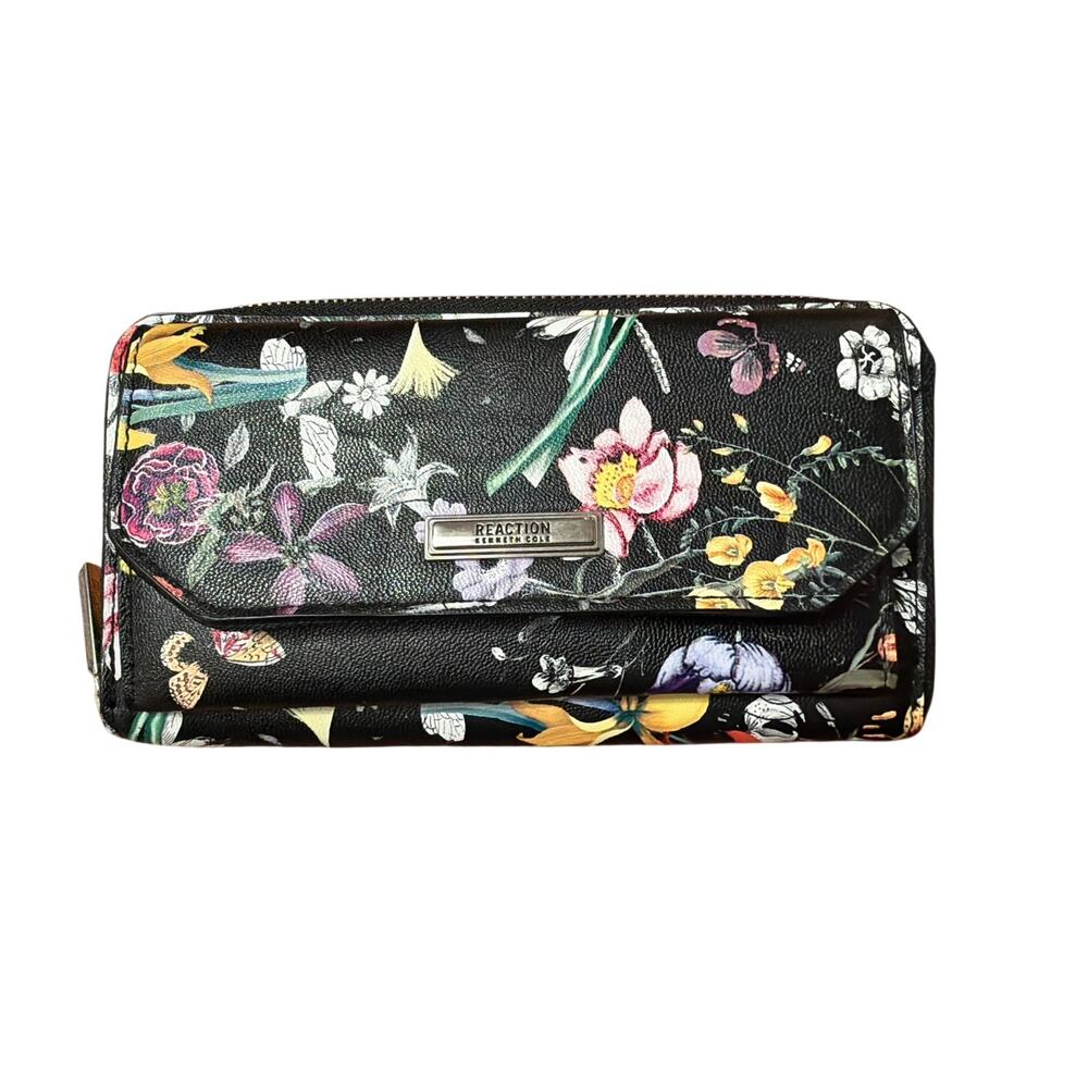 Kenneth Cole Reaction Women's Urban Organizer Wallet in Blooming Botanical